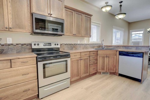 82 Harvest Close, Penhold, AB - Indoor Photo Showing Kitchen