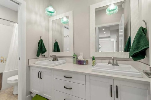 41 Cole Way, Sylvan Lake, AB - Indoor Photo Showing Bathroom