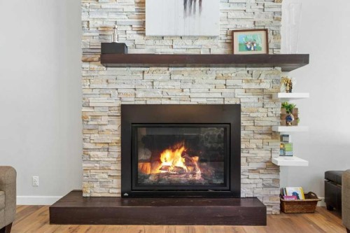 41 Cole Way, Sylvan Lake, AB - Indoor Photo Showing Living Room With Fireplace