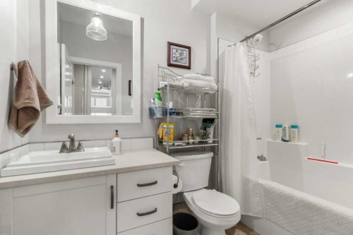 41 Cole Way, Sylvan Lake, AB - Indoor Photo Showing Bathroom