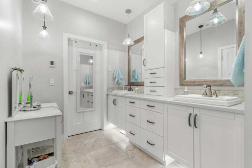 41 Cole Way, Sylvan Lake, AB - Indoor Photo Showing Bathroom