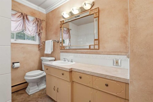 3919 43 Avenue, Red Deer, AB - Indoor Photo Showing Bathroom