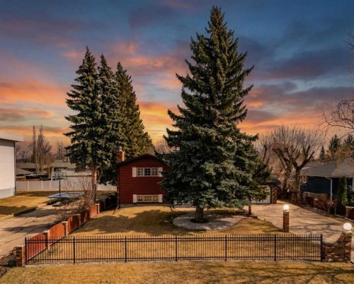 3919 43 Avenue  Red Deer, AB T4N 3B8