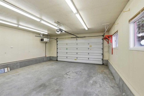 3919 43 Avenue, Red Deer, AB - Indoor Photo Showing Garage