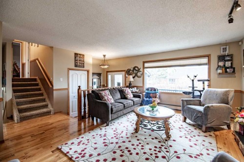 44 Norwest Close, Red Deer, AB - Indoor Photo Showing Living Room