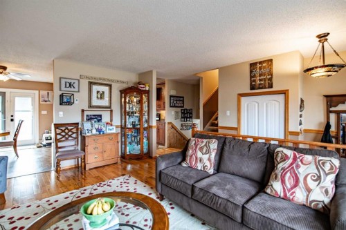 44 Norwest Close, Red Deer, AB - Indoor Photo Showing Living Room