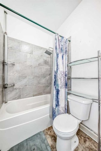 5017 54 Ave, Ponoka, AB - Indoor Photo Showing Bathroom