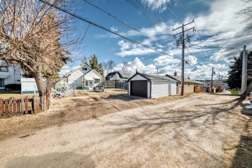 5017 54 Ave, Ponoka, AB - Outdoor