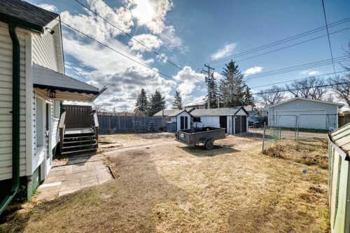 5017 54 Ave, Ponoka, AB - Outdoor