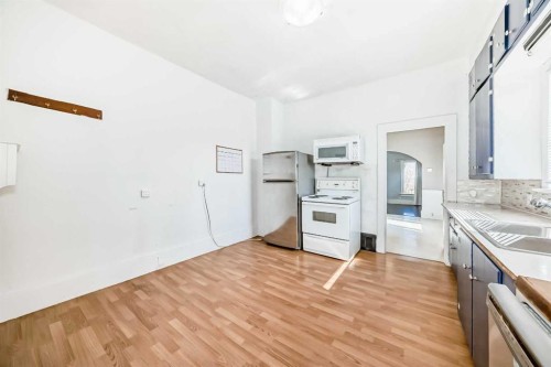 5017 54 Ave, Ponoka, AB - Indoor Photo Showing Kitchen With Double Sink