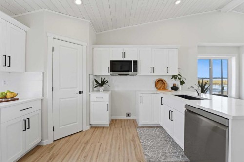 78 Parlby Crescent, Lacombe, AB - Indoor Photo Showing Kitchen