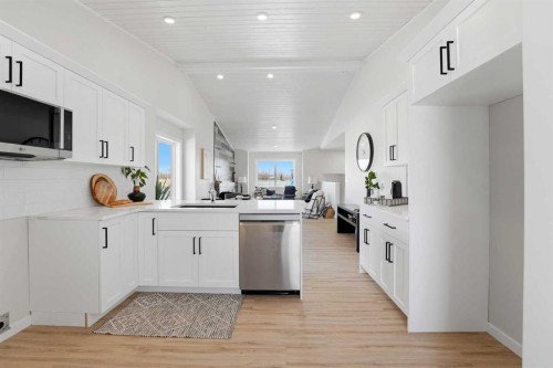 78 Parlby Crescent, Lacombe, AB - Indoor Photo Showing Kitchen
