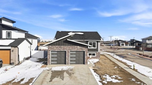 78 Parlby Crescent, Lacombe, AB - Outdoor