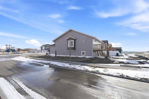 78 Parlby Crescent, Lacombe, AB - Outdoor