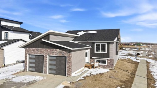 78 Parlby Crescent, Lacombe, AB - Outdoor