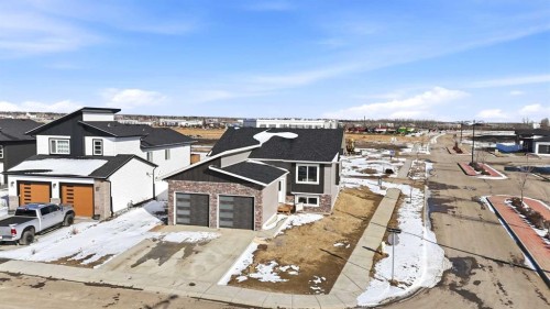 78 Parlby Crescent, Lacombe, AB - Outdoor