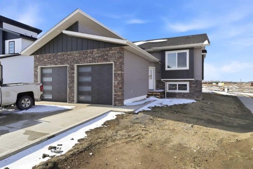 78 Parlby Crescent, Lacombe, AB - Outdoor