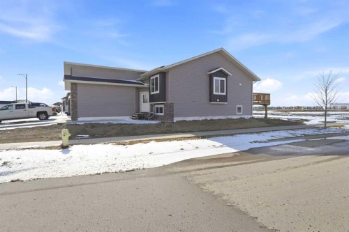 78 Parlby Crescent, Lacombe, AB - Outdoor