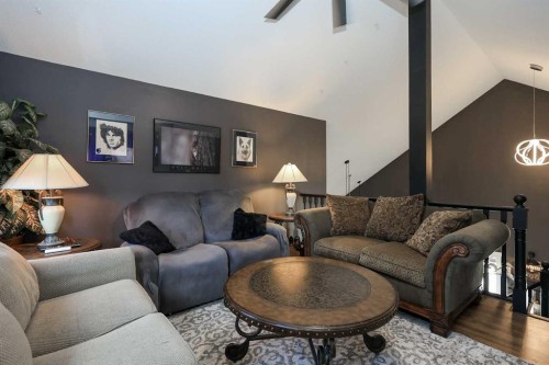 25 Kee Close, Red Deer, AB - Indoor Photo Showing Living Room