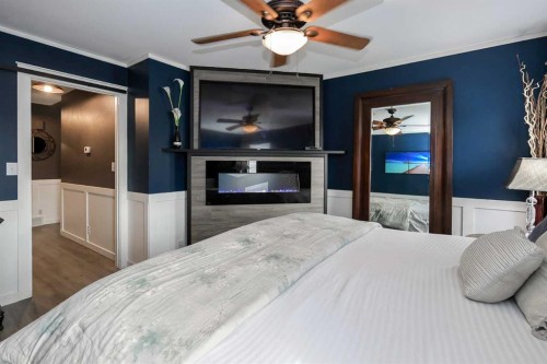 25 Kee Close, Red Deer, AB - Indoor Photo Showing Bedroom