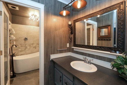 25 Kee Close, Red Deer, AB - Indoor Photo Showing Bathroom
