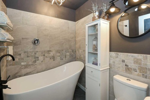 25 Kee Close, Red Deer, AB - Indoor Photo Showing Bathroom