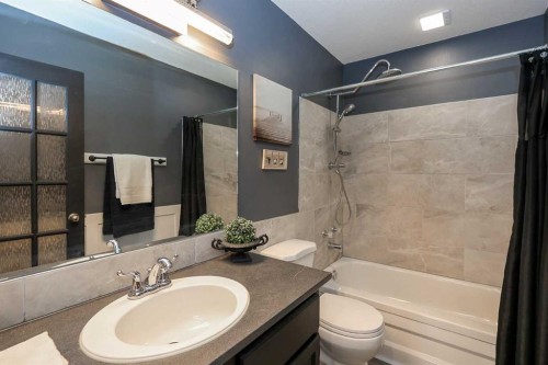 25 Kee Close, Red Deer, AB - Indoor Photo Showing Bathroom