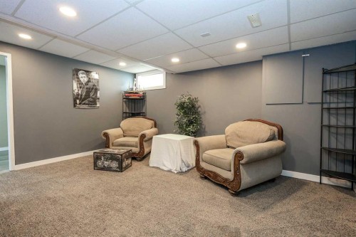 25 Kee Close, Red Deer, AB - Indoor Photo Showing Other Room