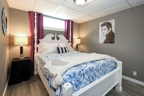 25 Kee Close, Red Deer, AB - Indoor Photo Showing Bedroom