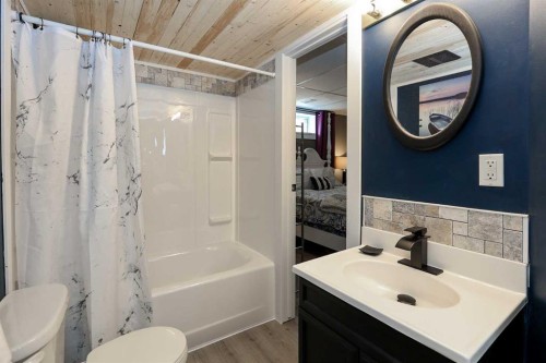 25 Kee Close, Red Deer, AB - Indoor Photo Showing Bathroom