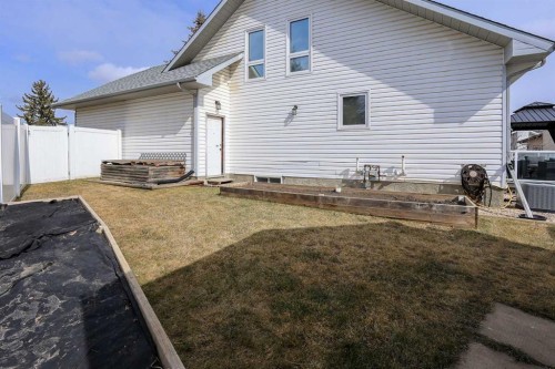 25 Kee Close, Red Deer, AB - Outdoor With Exterior