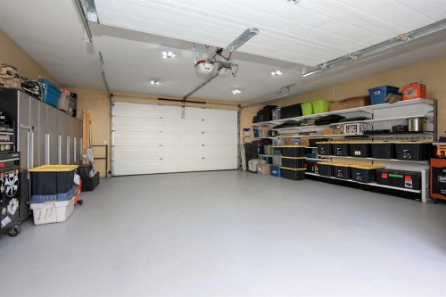 25 Kee Close, Red Deer, AB - Indoor Photo Showing Garage