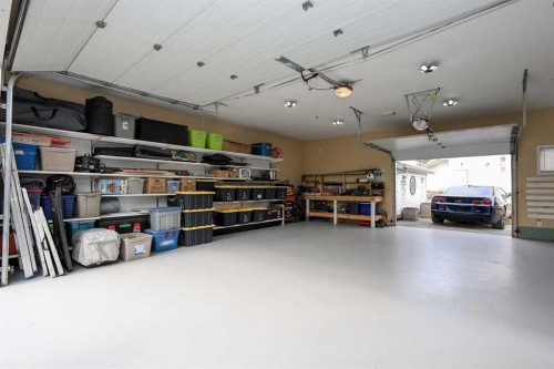 25 Kee Close, Red Deer, AB - Indoor Photo Showing Garage