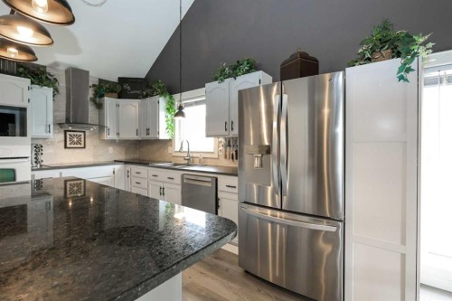 25 Kee Close, Red Deer, AB - Indoor Photo Showing Kitchen With Stainless Steel Kitchen