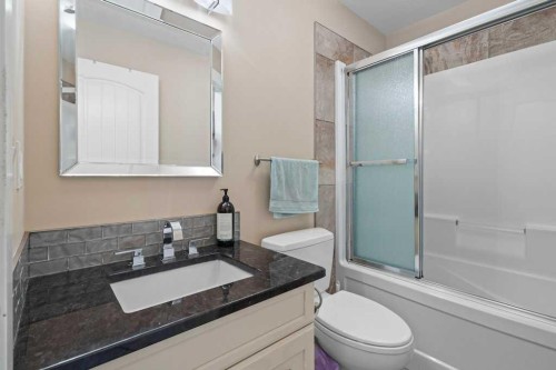 25 Leaside Crescent, Sylvan Lake, AB - Indoor Photo Showing Bathroom