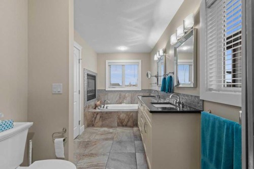 25 Leaside Crescent, Sylvan Lake, AB - Indoor Photo Showing Bathroom