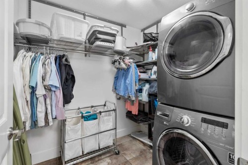 25 Leaside Crescent, Sylvan Lake, AB - Indoor Photo Showing Laundry Room