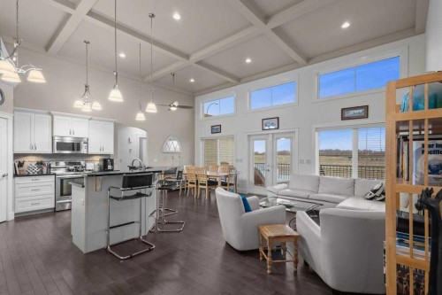 25 Leaside Crescent, Sylvan Lake, AB - Indoor Photo Showing Kitchen With Upgraded Kitchen