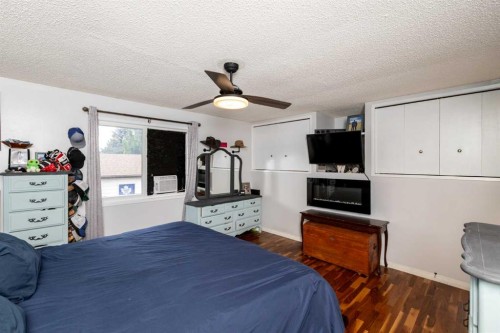 62 Rupert Crescent, Red Deer, AB - Indoor Photo Showing Bedroom