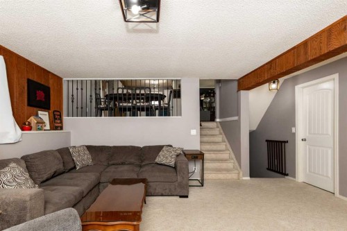 62 Rupert Crescent, Red Deer, AB - Indoor Photo Showing Living Room