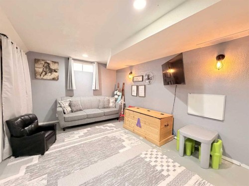 62 Rupert Crescent, Red Deer, AB - Indoor Photo Showing Living Room