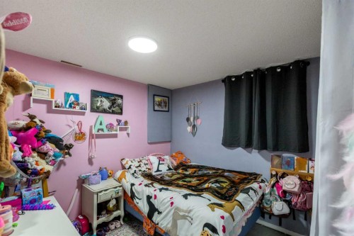 62 Rupert Crescent, Red Deer, AB - Indoor Photo Showing Bedroom