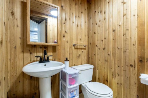 62 Rupert Crescent, Red Deer, AB - Indoor Photo Showing Bathroom