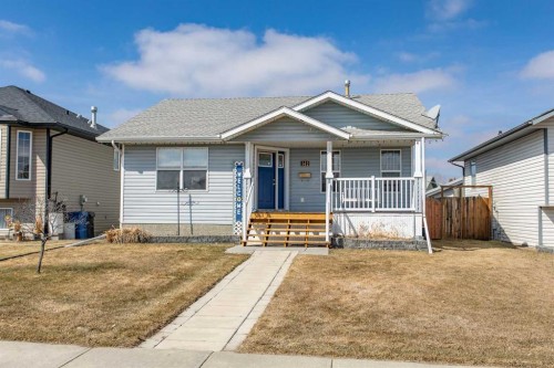 142 Robinson Avenue  Penhold, AB T0M 1R0