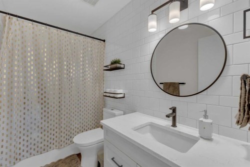 26 Mckinlay Crescent, Lacombe, AB - Indoor Photo Showing Bathroom