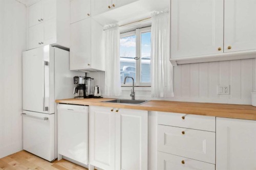 5015 49 Avenue, Onoway, AB - Indoor Photo Showing Kitchen