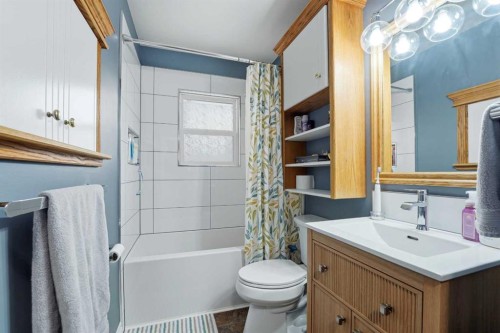 4624 49 Street, Red Deer, AB - Indoor Photo Showing Bathroom