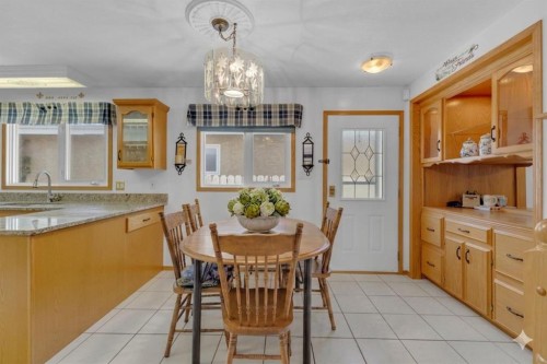 231 Barrett Drive, Red Deer, AB - Indoor Photo Showing Dining Room