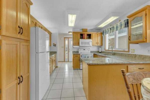 231 Barrett Drive, Red Deer, AB - Indoor Photo Showing Kitchen