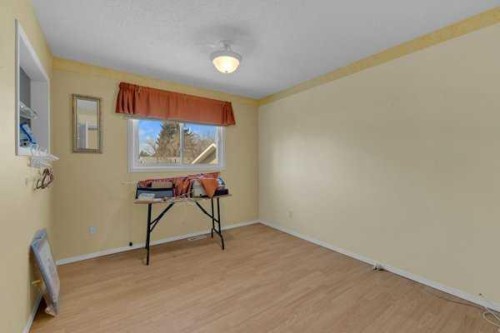 231 Barrett Drive, Red Deer, AB - Indoor Photo Showing Other Room